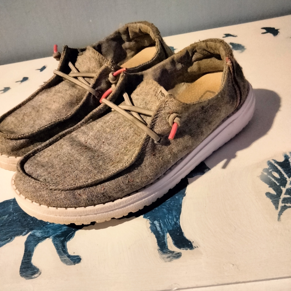 Women's hey dudes size 5